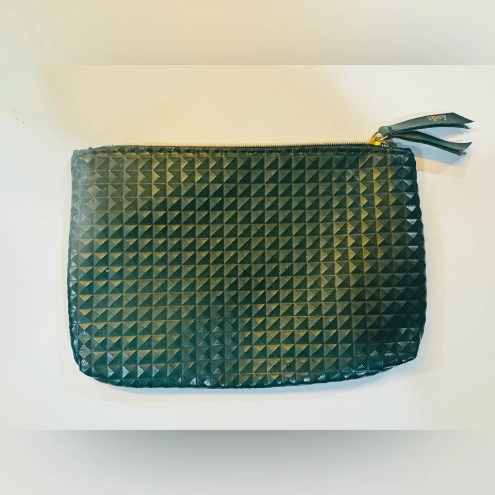 Ipsy Women’s Bag Green Textured Travel Cosmetic Pouch/Bag/Clutch